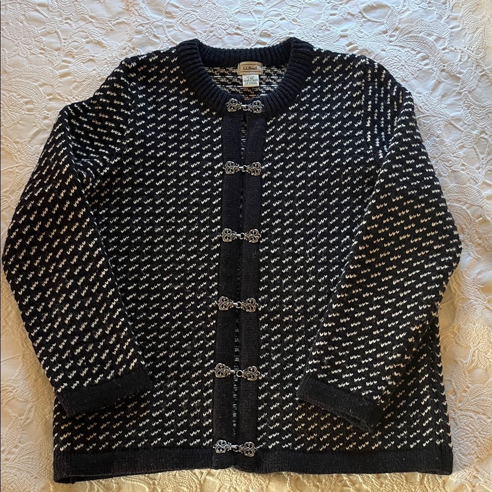L.L. Bean 100% Wool Nordic Sweater Navy/White, Silver Clasps, Size Large